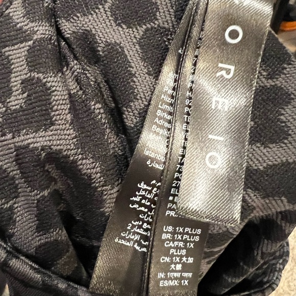 Leopard black and gray print workout leggings - Picture 2 of 2